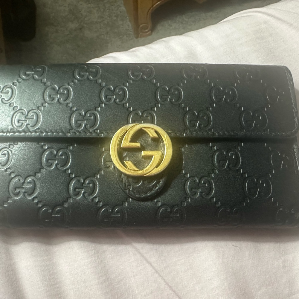 Gucci black leather wallet